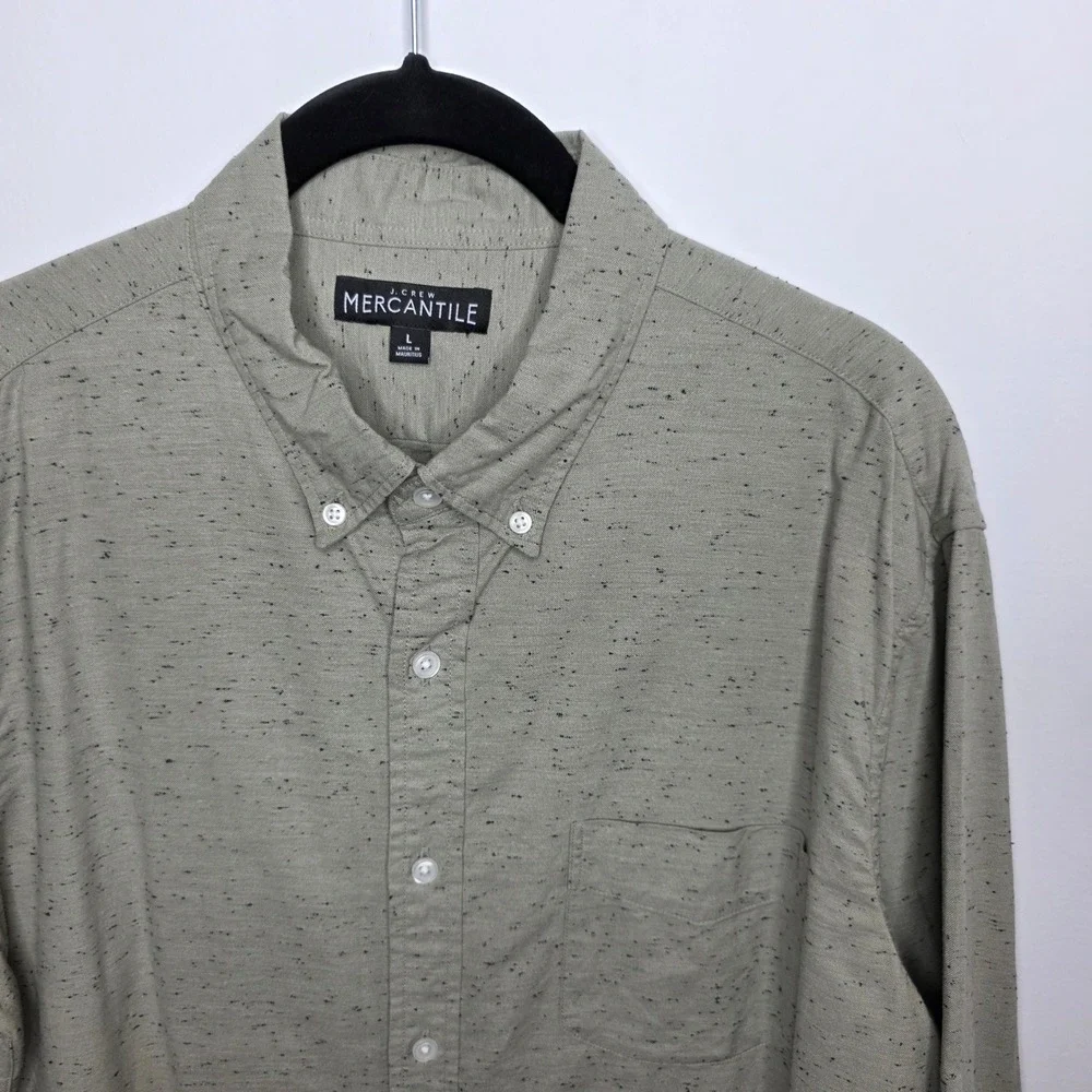 J. Crew Mercantile Button Up Mens Large‎